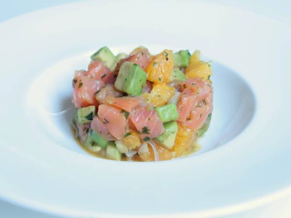 Tartare de saumon, orange, avocat & coriandre