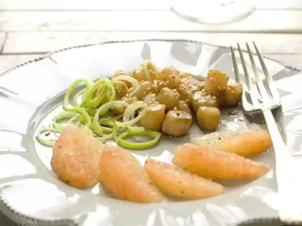 Tartare de St-Jacques, pamplemousse et poireau