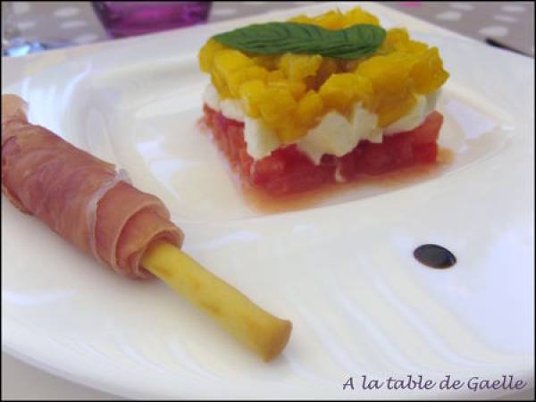 Tartare de tomate et mangue à la mozzarella