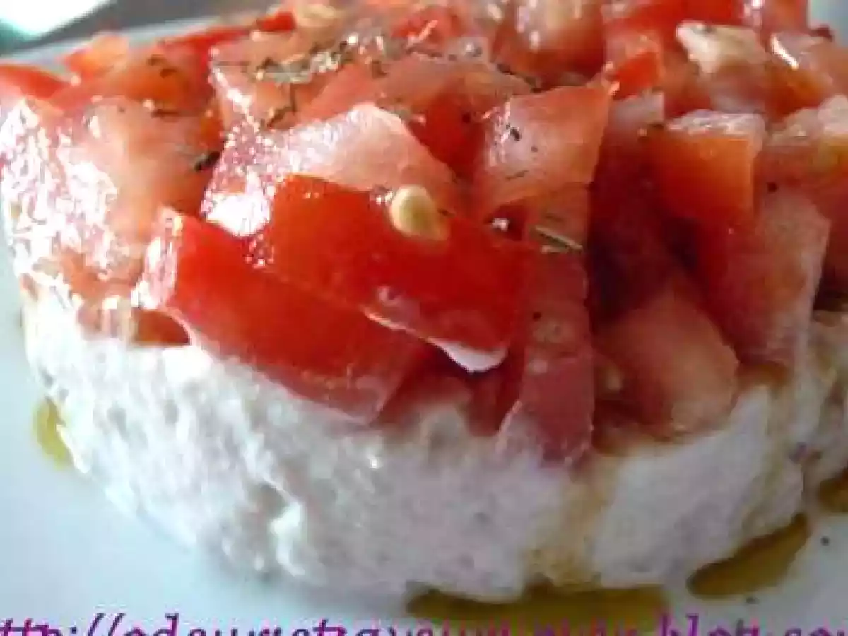 Tartare de tomates sur lit de rillettes de thon