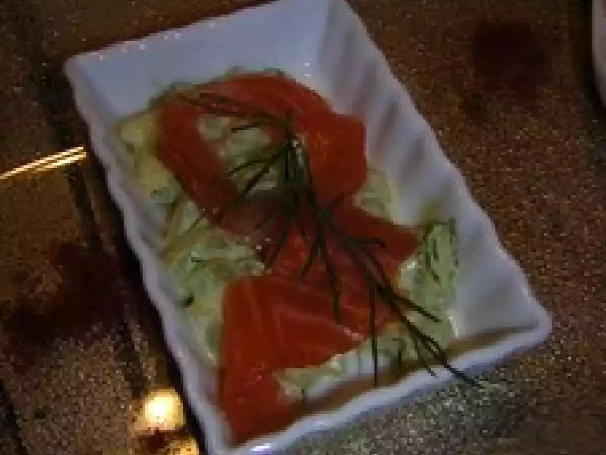 TARTARE DE TRUITE FUMEE AU CONCOMBRE