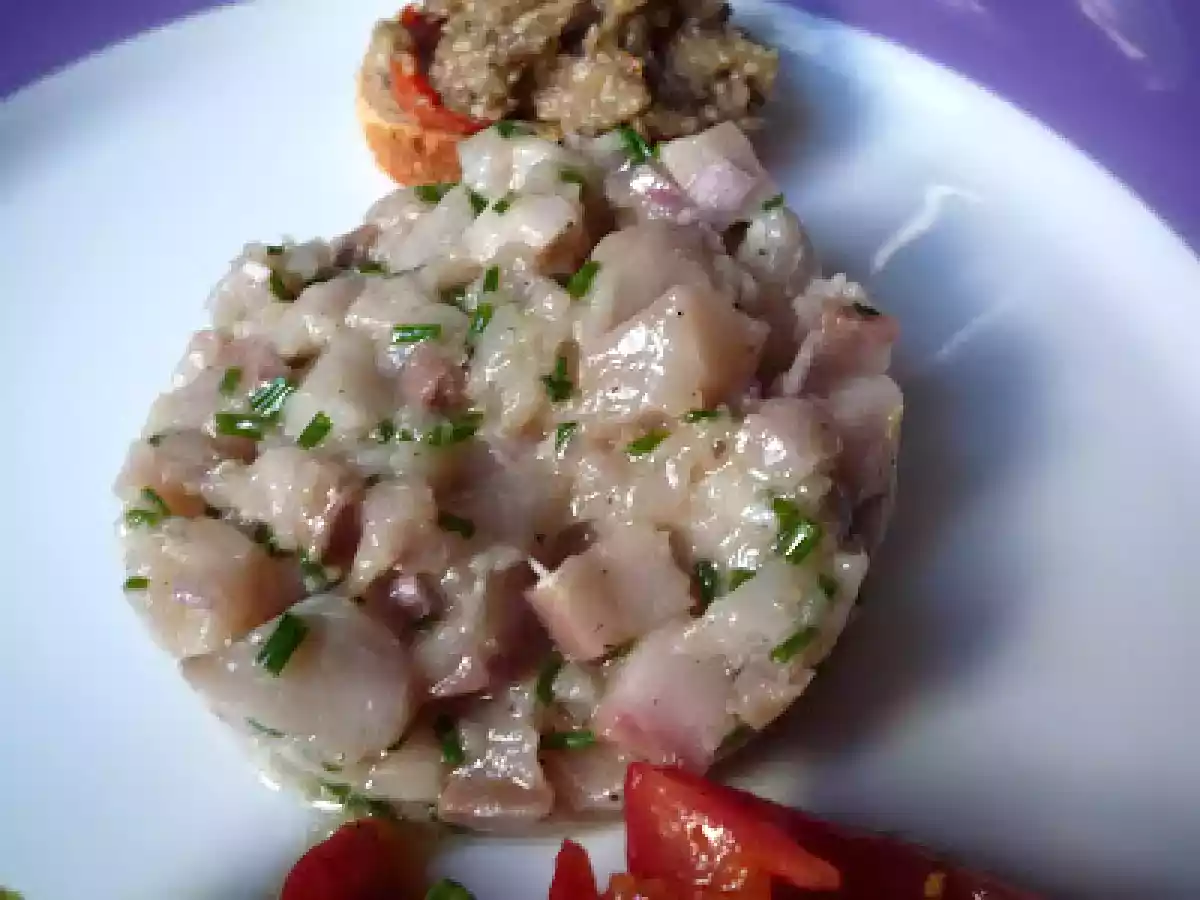 Tartare des maquereaux avec une salade de 3 tomates
