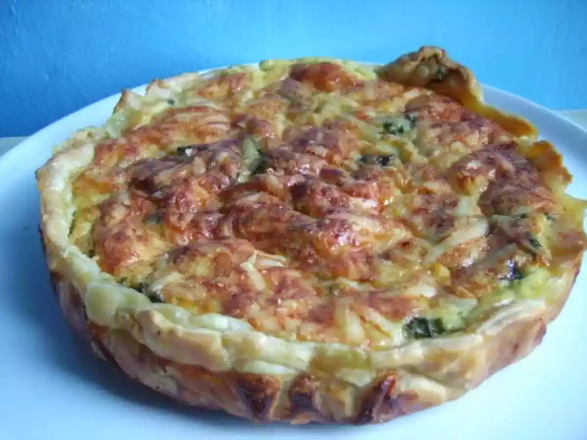 TARTE À L'OIGNON ET AUX ÉPINARDS FRAIS
