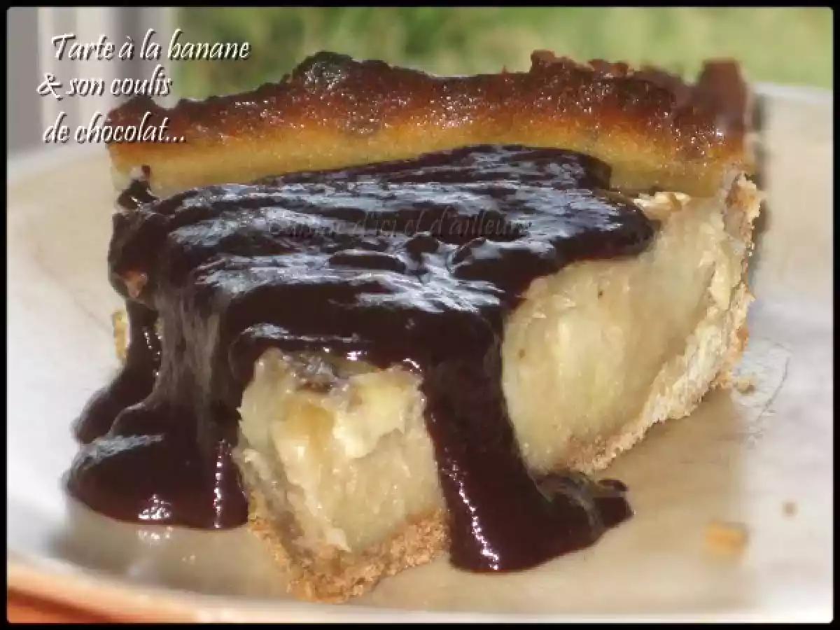 Tarte à la banane et son coulis de chocolat