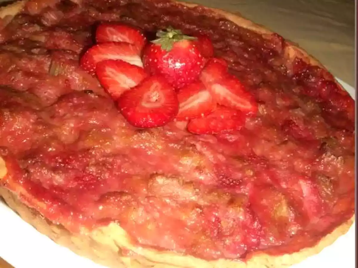 Tarte à la compote de fraises et rhubarbe