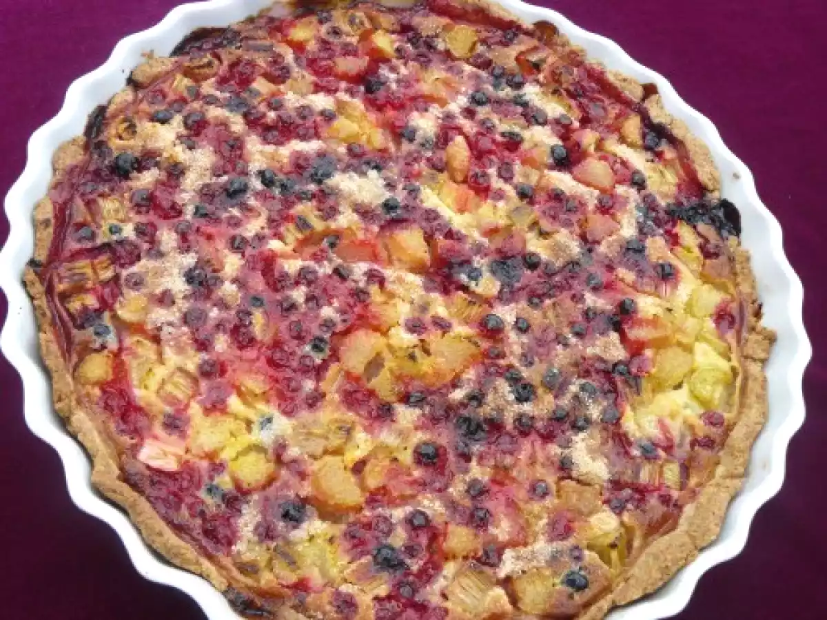 Tarte à la rhubarbe et aux fruits des bois