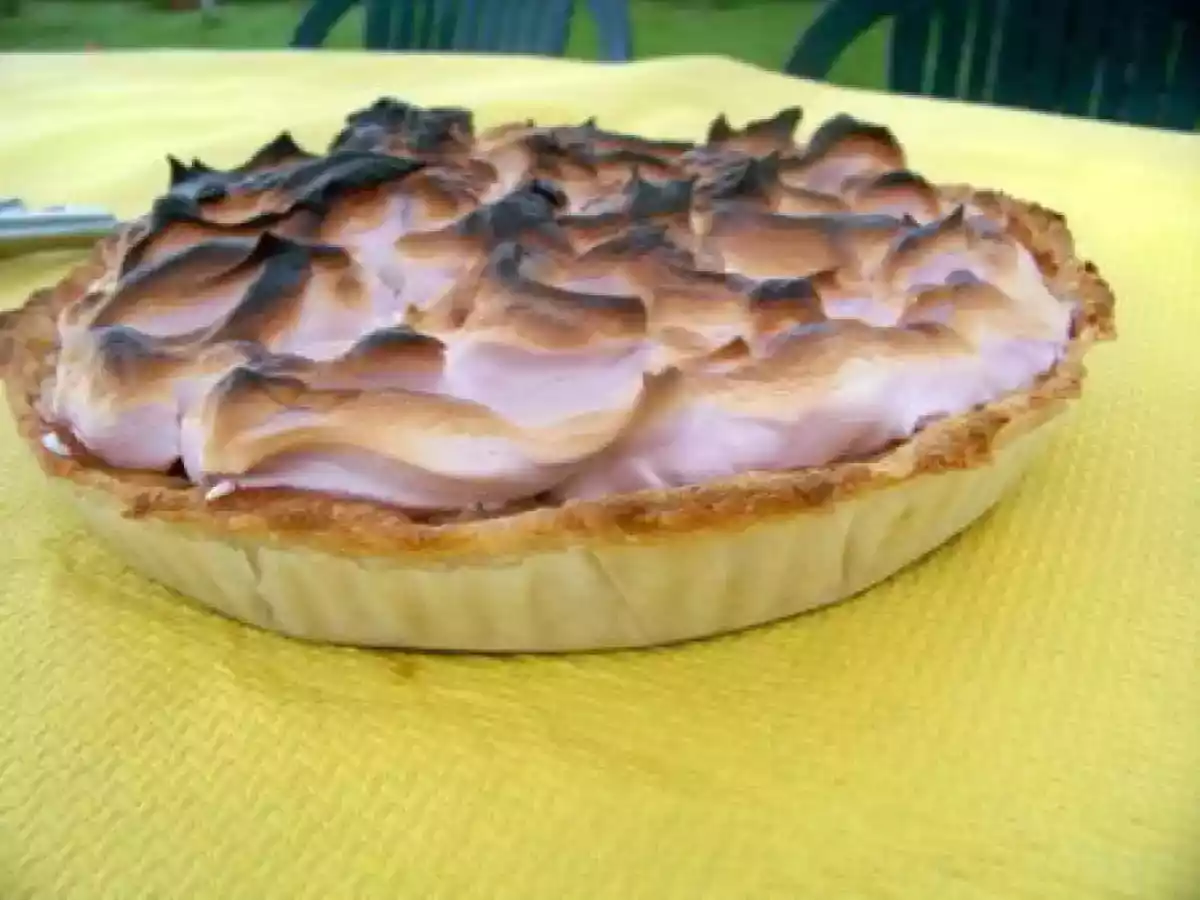 Tarte a la rhubarbe meringué a la fraise!