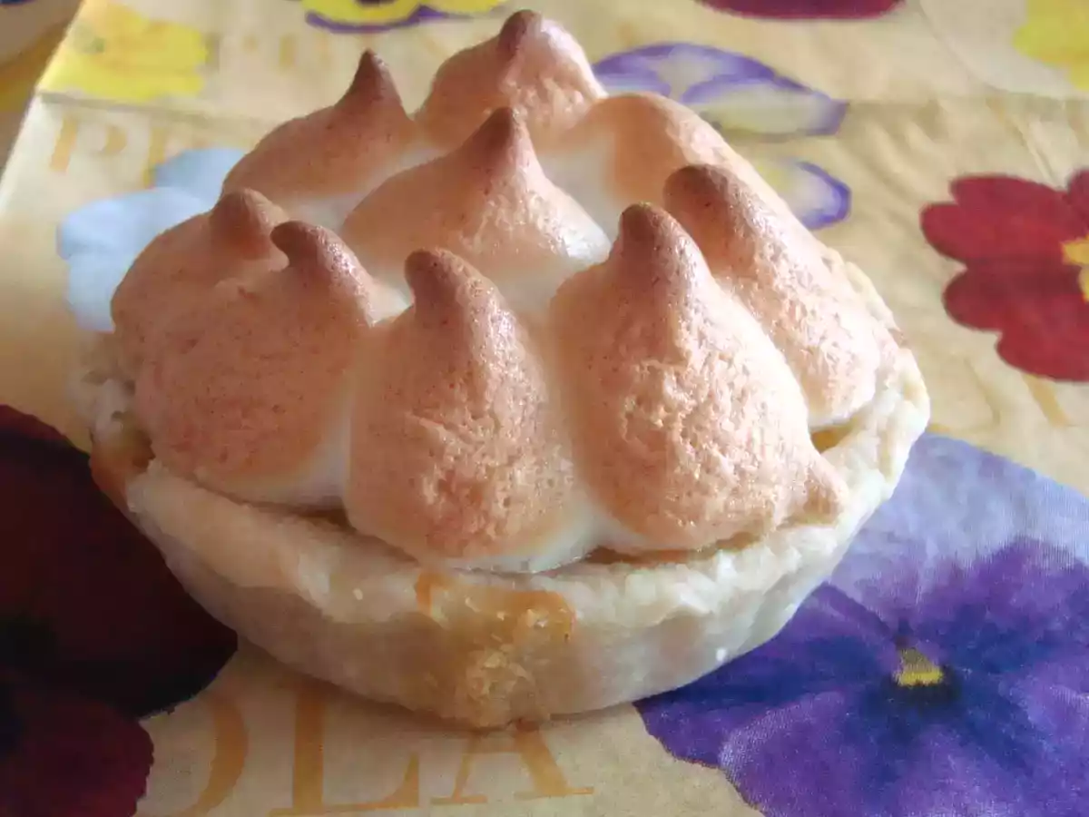 Tarte à la rhubarbe meringuée