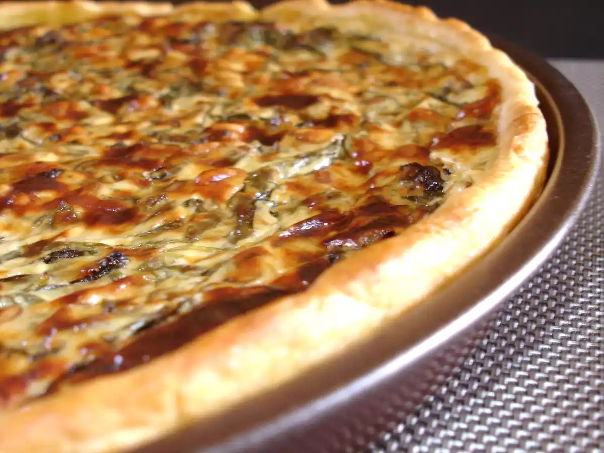 TARTE A LA ROQUETTE ET AUX PIGNONS