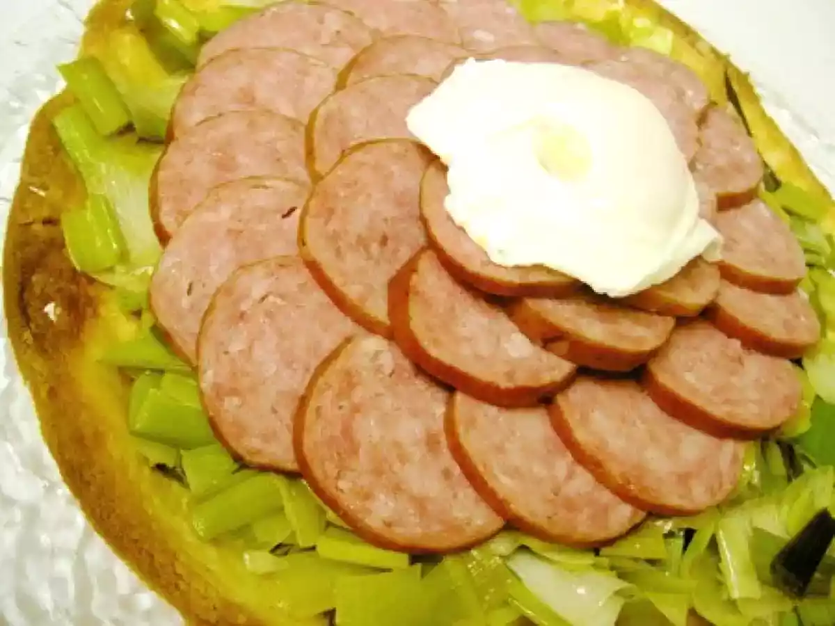 Tarte à la saucisse de Morteau et à l'étuvée de Poireaux