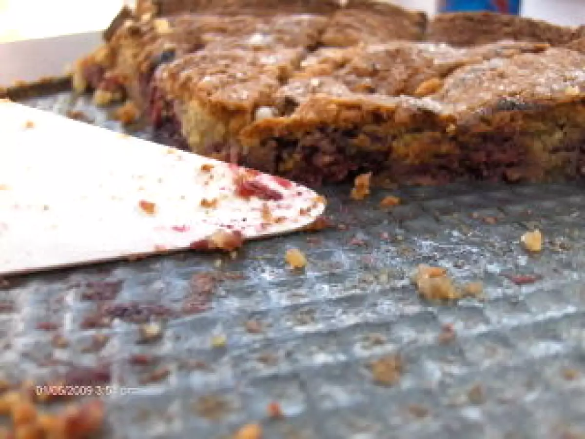 Tarte amandine aux fruits rouges saupoudrée de crumble - photo 2