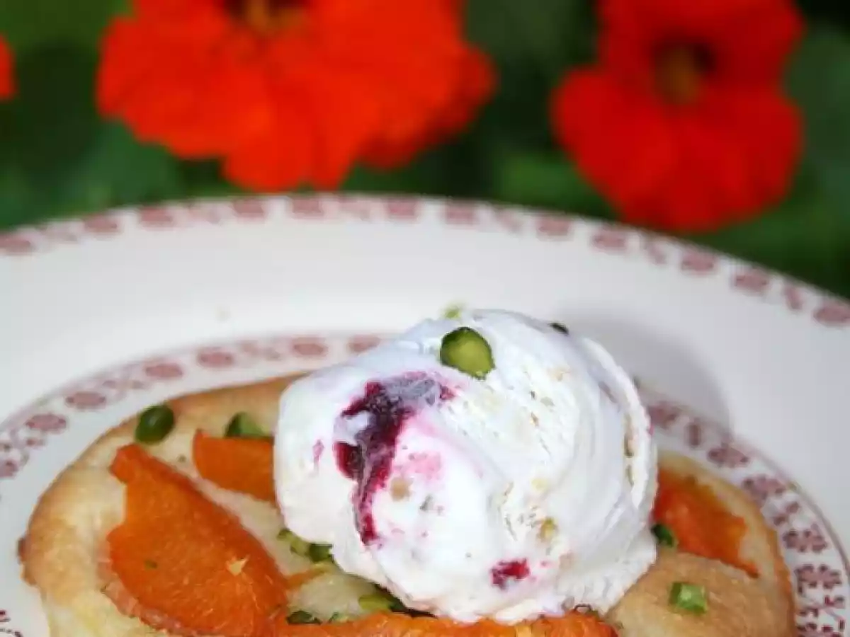 ^^Tarte amandine chaude aux abricots et sa glace au nougat^^