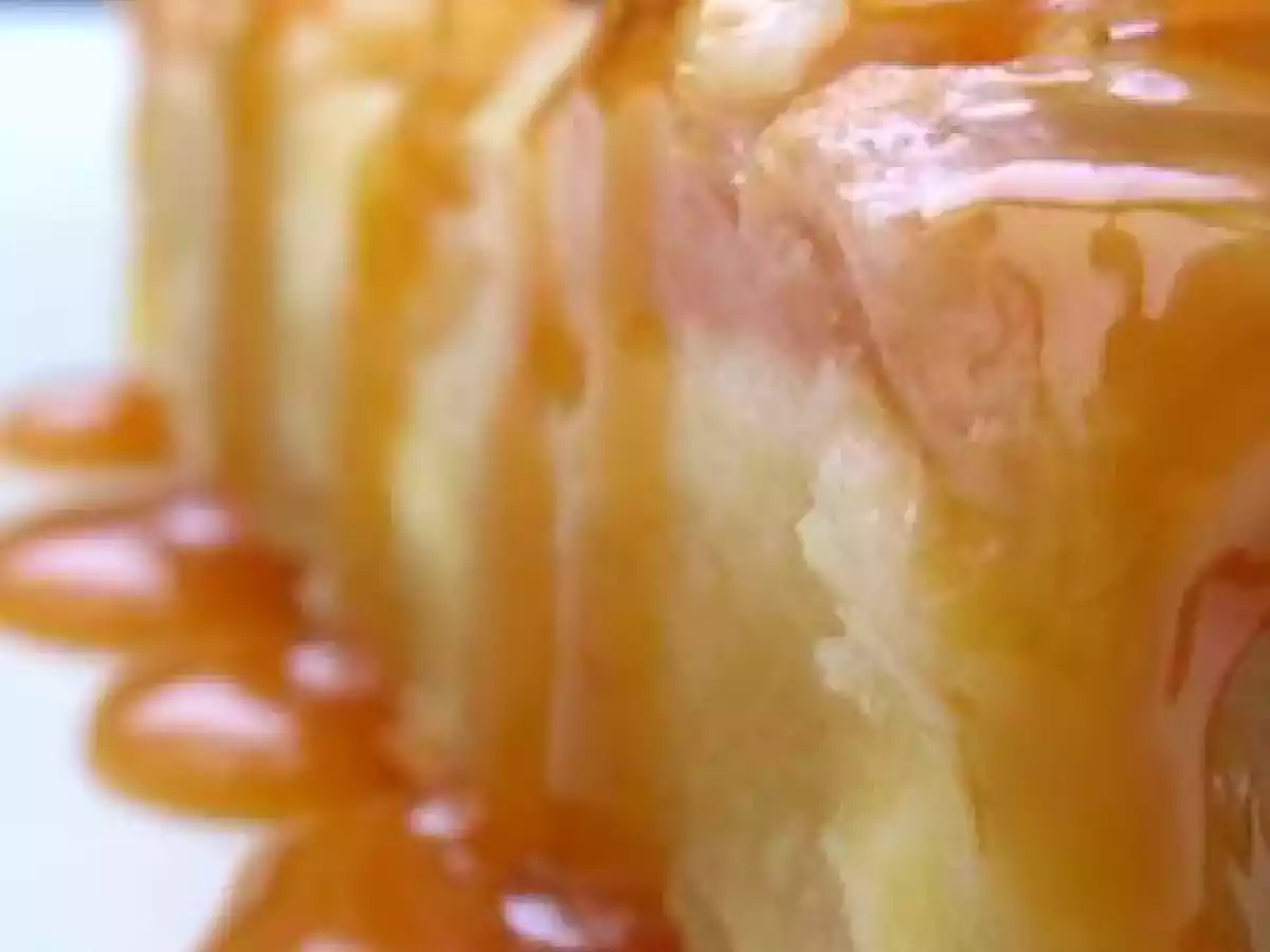 Tarte Amandine Poire, chocolat blanc et sa Sauce Caramel