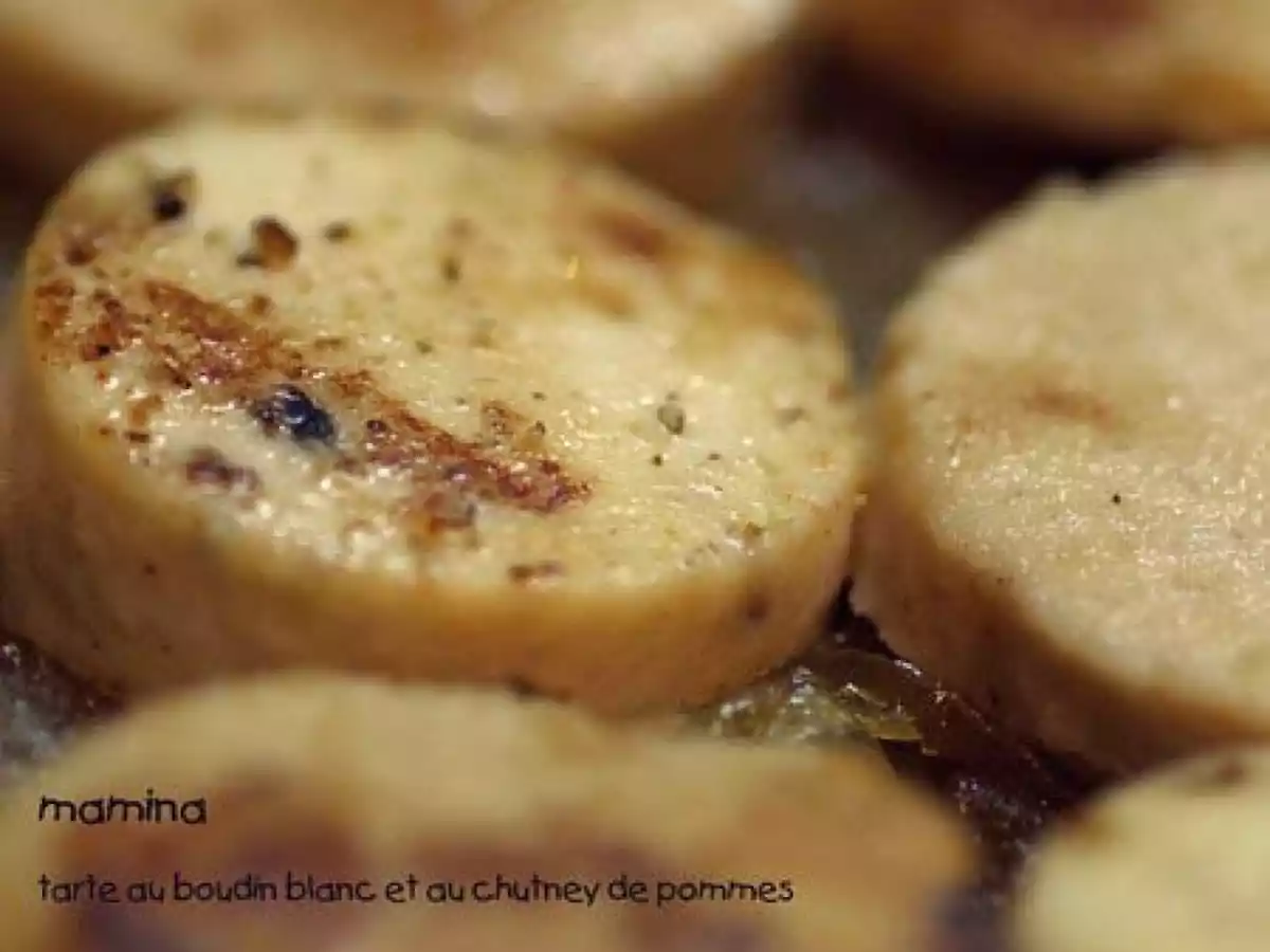 Tarte au boudin blanc, chutney aux pommes à la noix