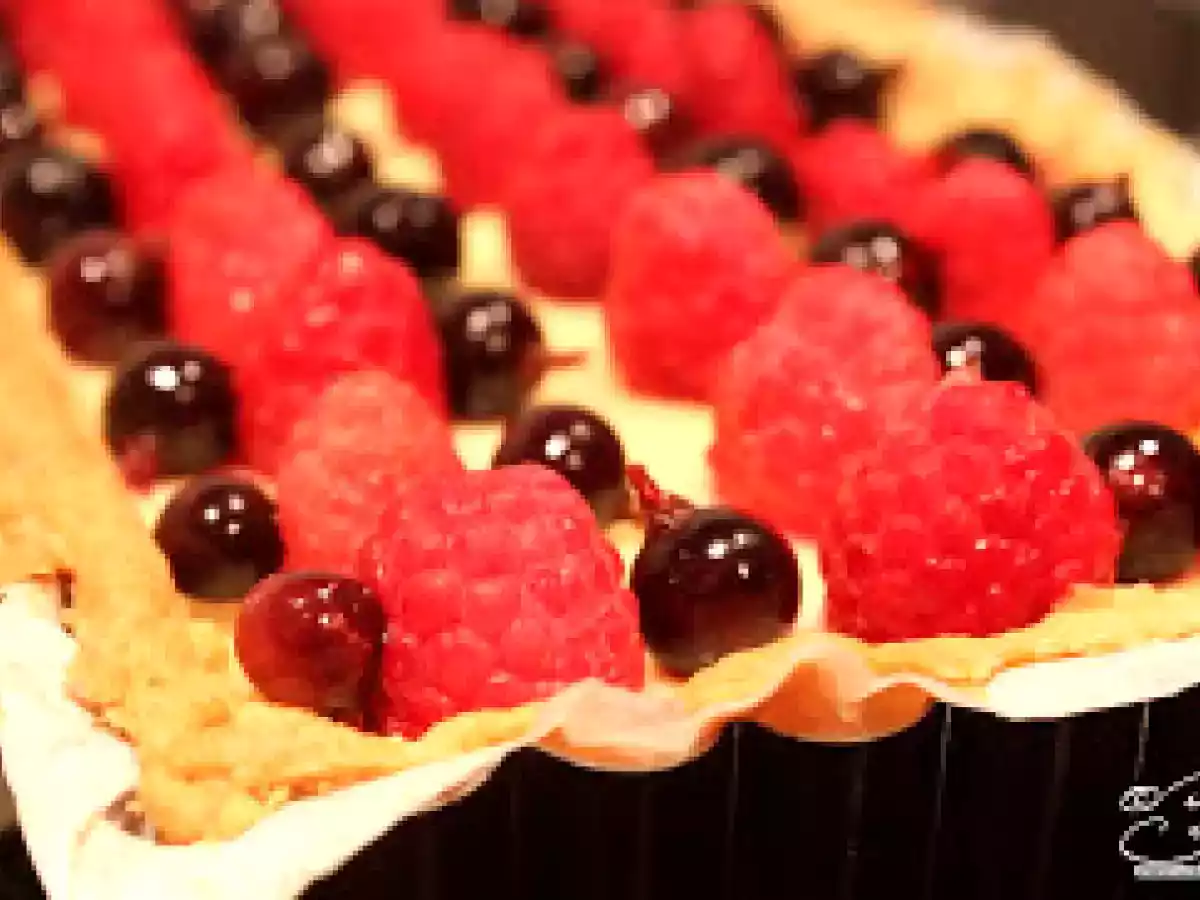 Tarte au chocolat blanc, à la framboise et au cassis. - photo 4