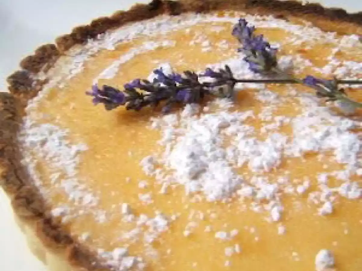 Tarte au citron et aux fleurs de lavande