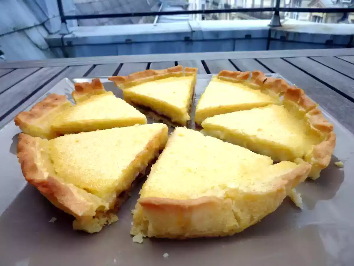 Tarte au citron et sa fine couche de praliné