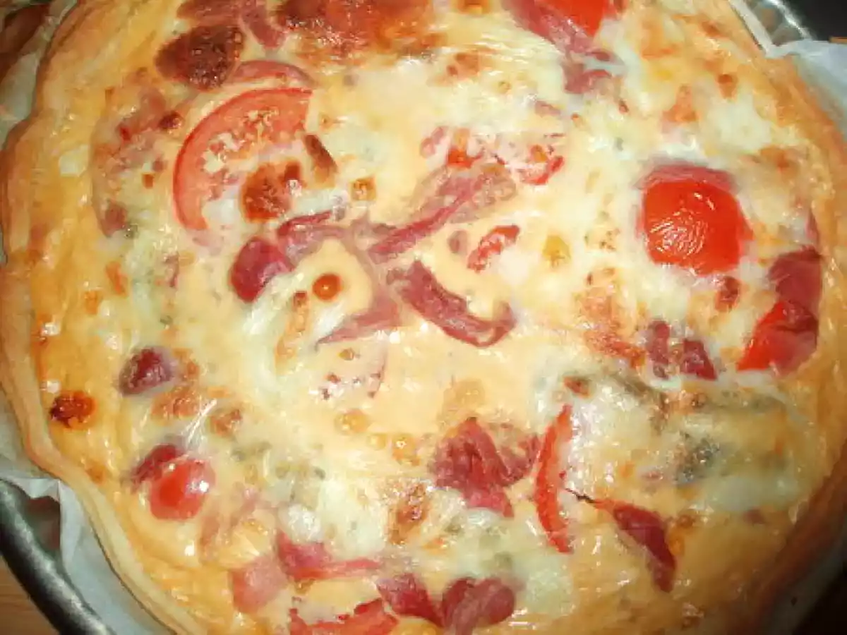 Tarte au jambon cru, tomates et gorgonzola