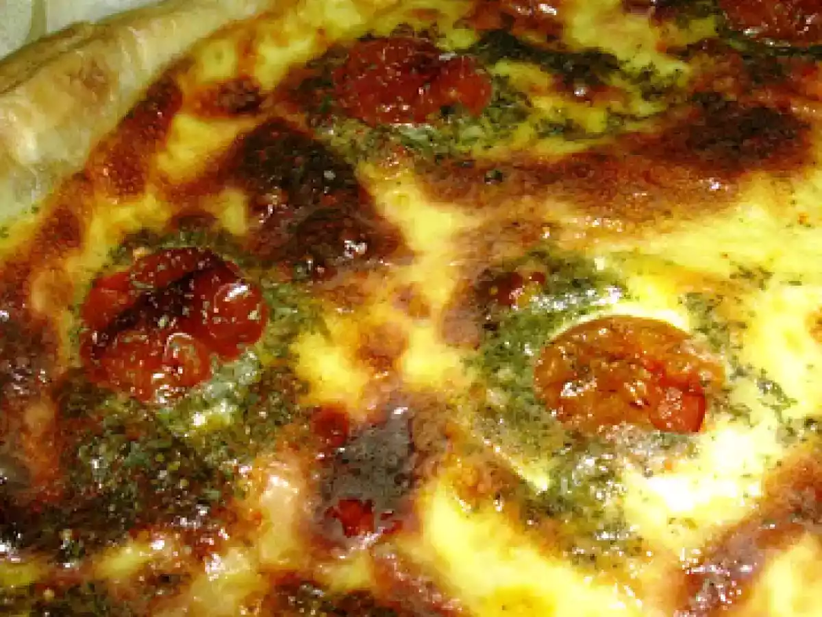 Tarte au reblochon, tomates cerises et piment d'Espelette