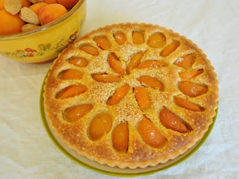 Tarte aux abricots, crème d'amandes sésame et fleur d'oranger