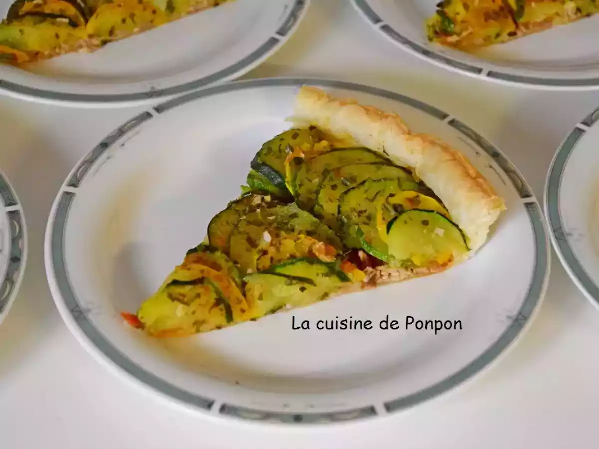 Tarte aux courgettes sur un lit d'effilochés