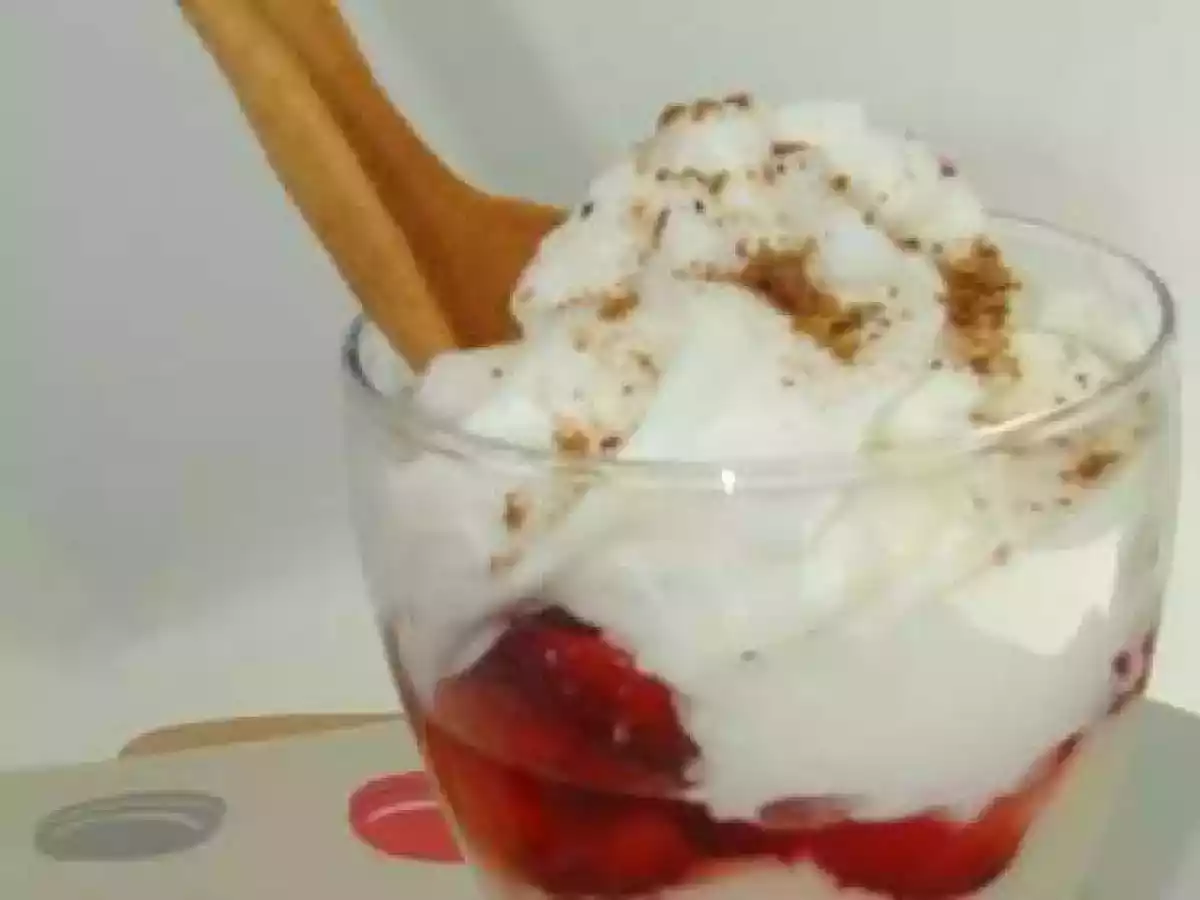 TARTE AUX FRAISES DESTRUCTUREE FACON VERRINE