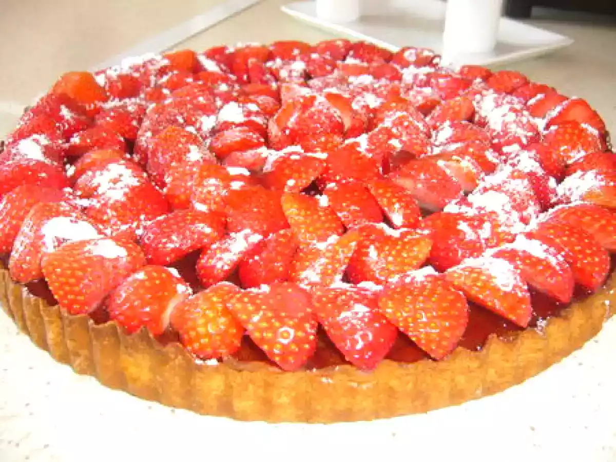 TARTE AUX FRAISES ET CREME D AMANDE