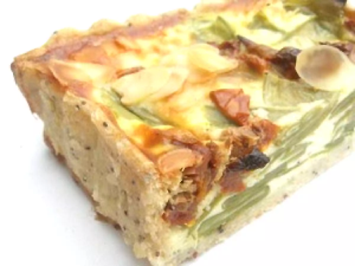Tarte aux haricots plats, tomates séchées, amandes sur pâte à la Laurence Salomon