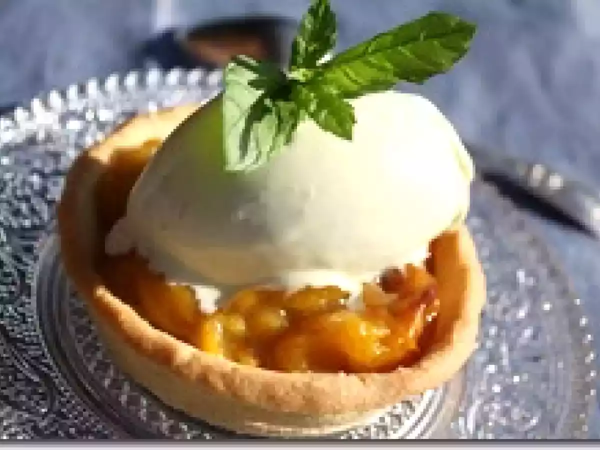 Tarte aux Mirabelles Compotées et Glace Verveine