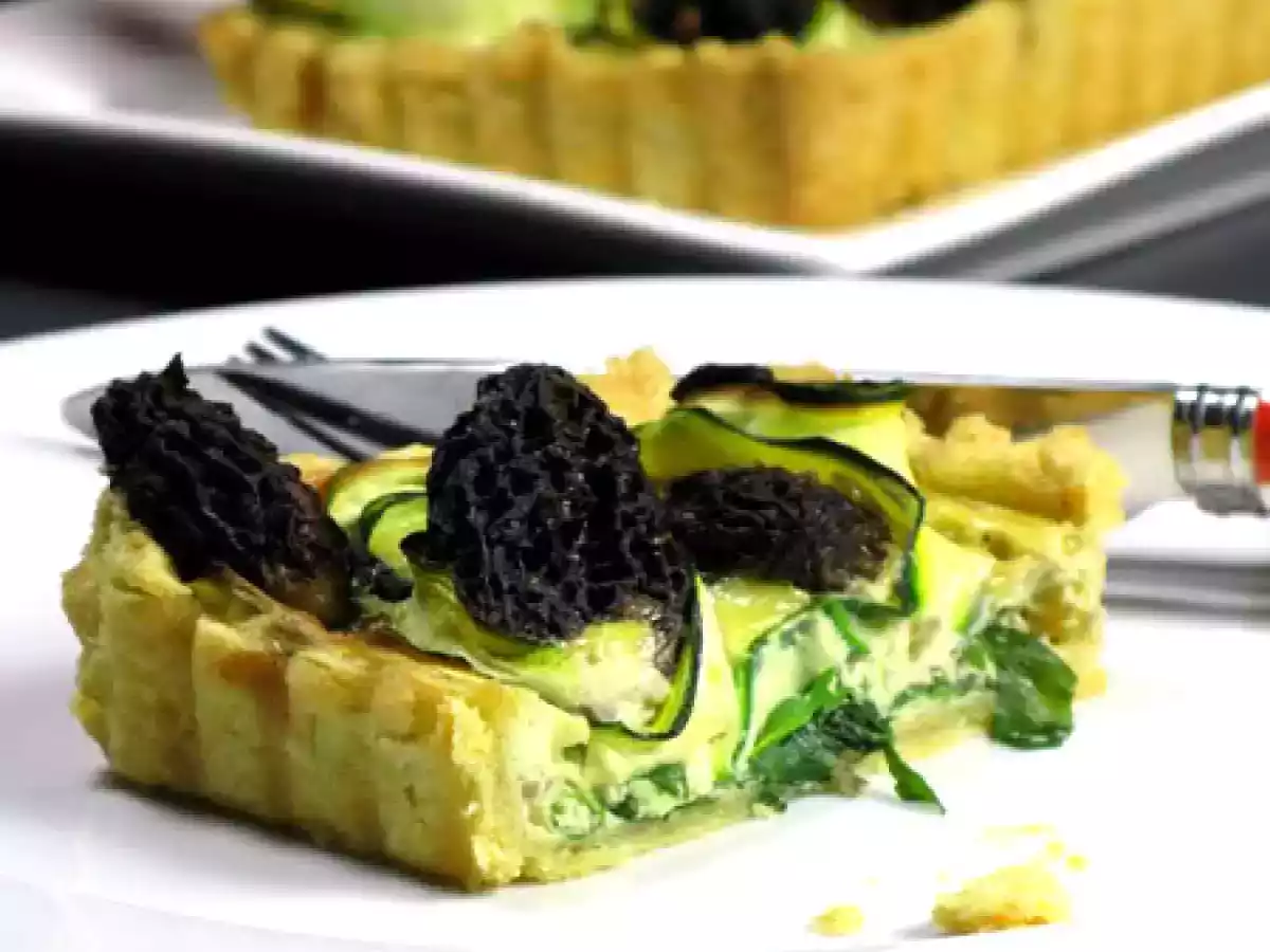Tarte aux morilles et rubans de courgette