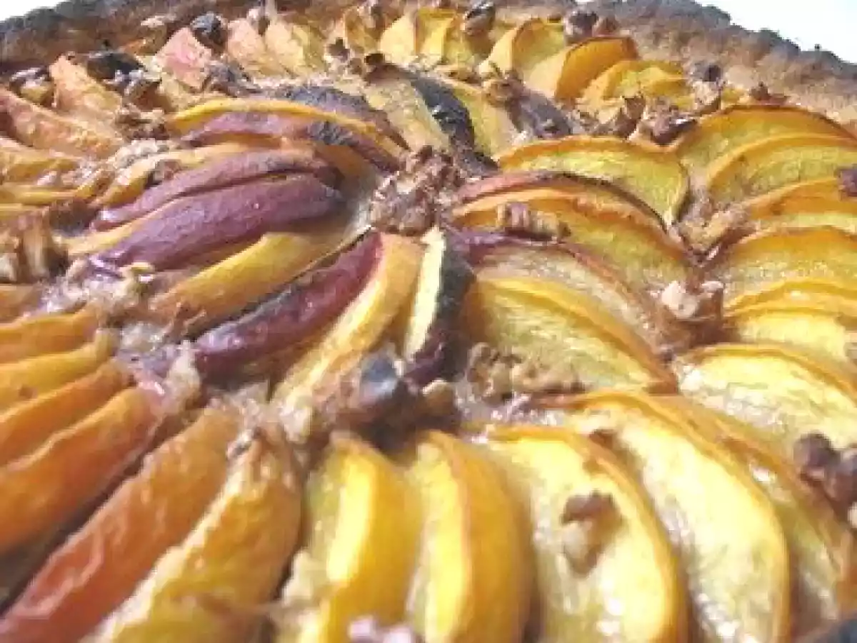 Tarte aux pêches et à la crème de noix