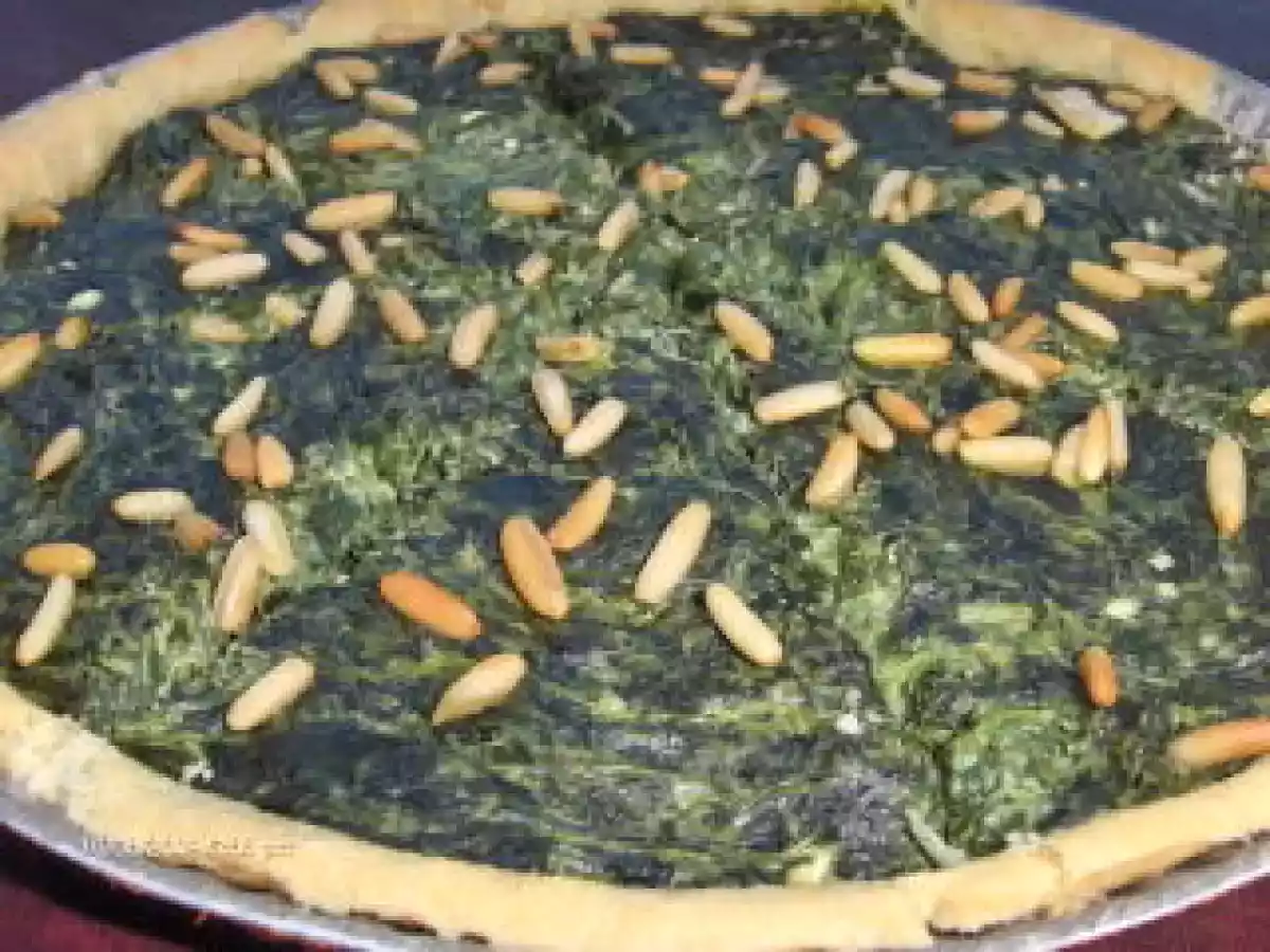 Tarte aux pignons, féta et épinards