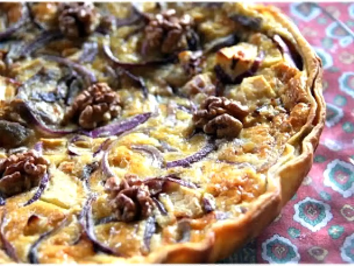 Tarte aux poires, roquefort et noix