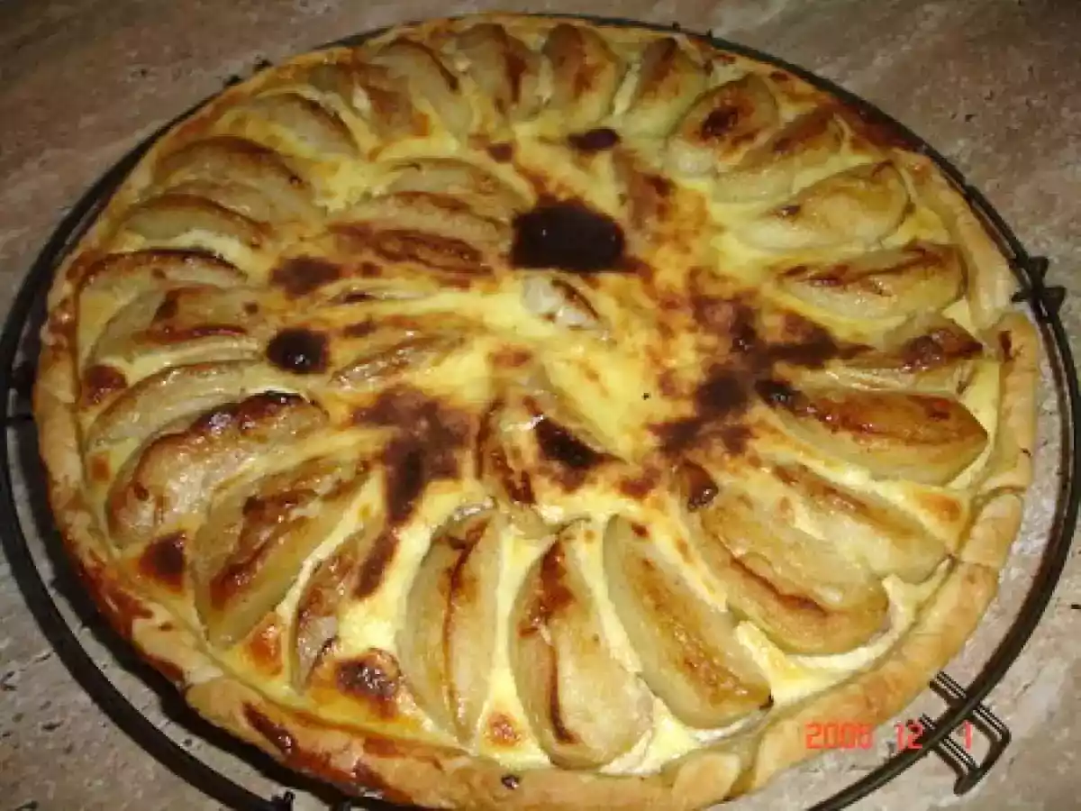 Tarte aux pommes, camembert et lard fumé