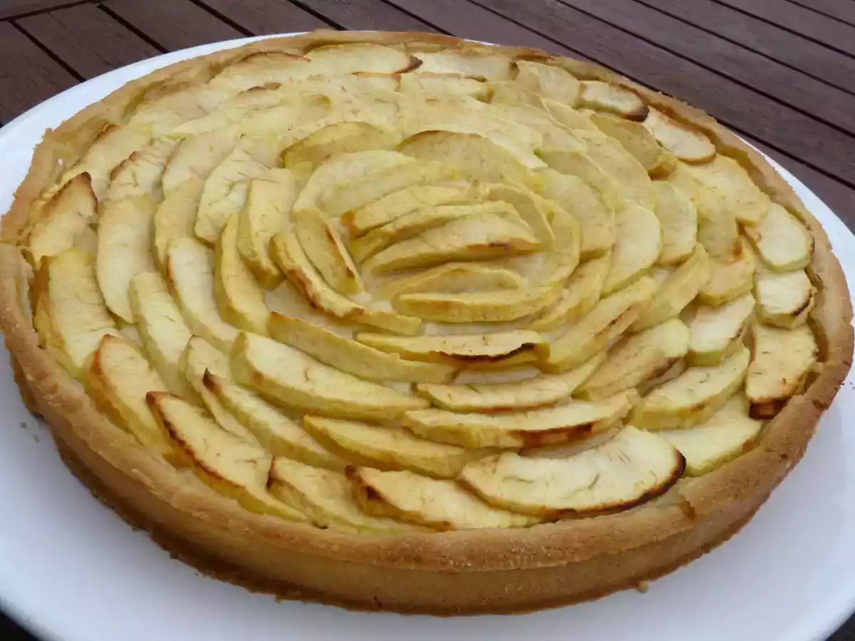 Tarte aux pommes et à la crème pâtissiere