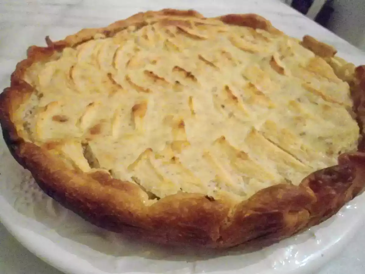 TARTE AUX POMMES ET AUX NOISETTES