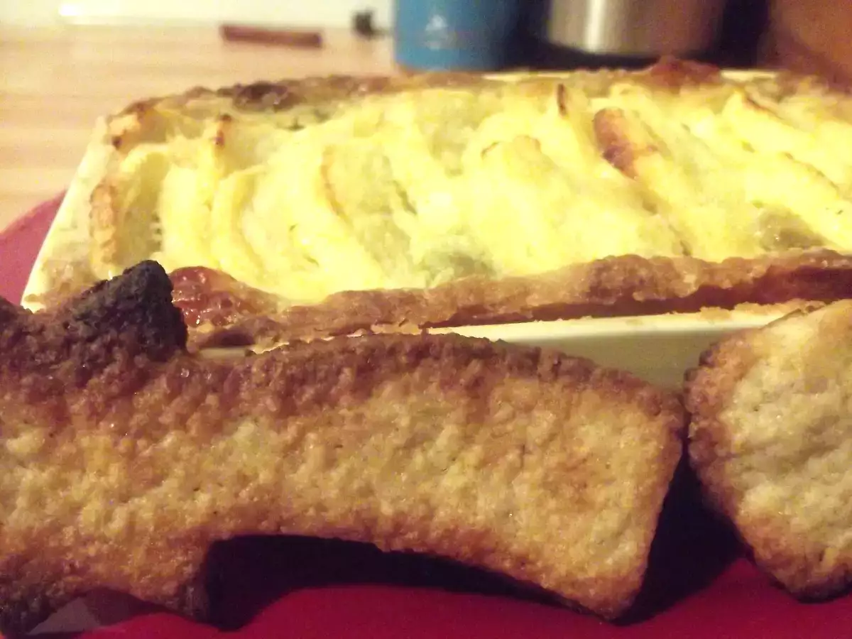 Tarte aux pommes et aux raisins blonds