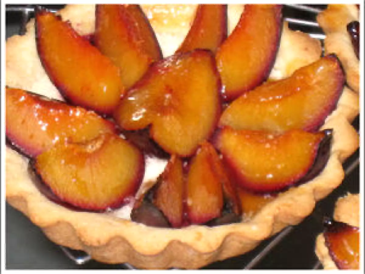 Tarte aux prunes bleues en nappage orange chez GAL - photo 3