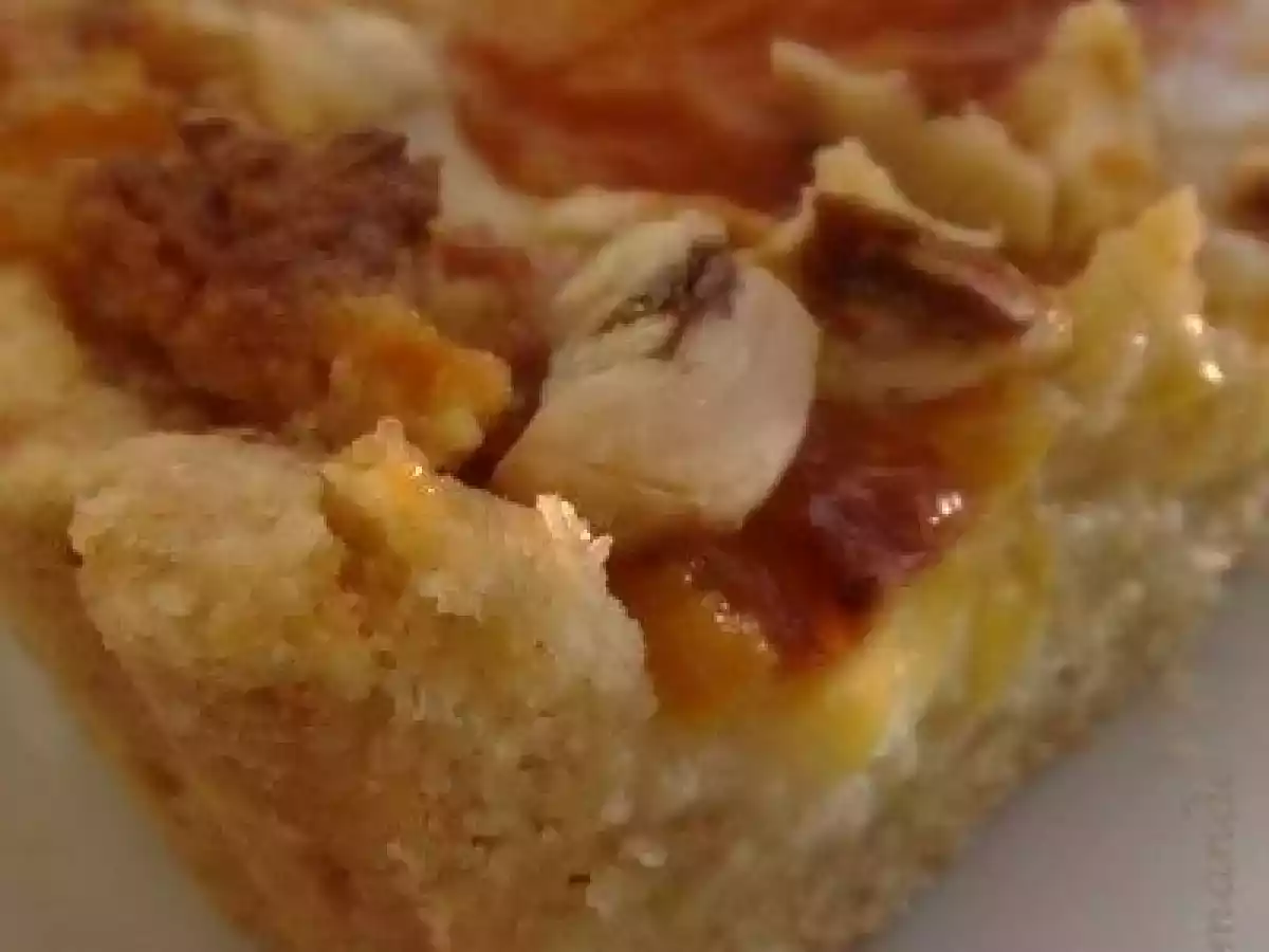 Tarte aux prunes jaunes et abricots sur crème d'amande