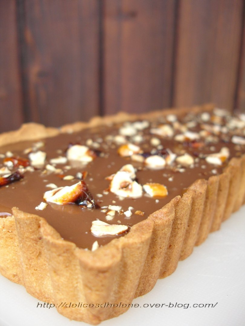 Tarte chocolat au lait, noisettes caramelisees a la fleur de sel de ph