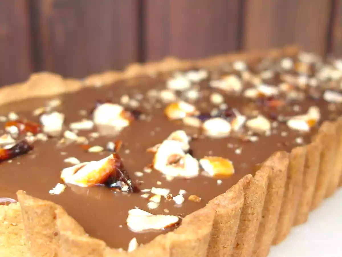 TARTE CHOCOLAT AU LAIT, NOISETTES CARAMELISEES A LA FLEUR DE SEL DE PH