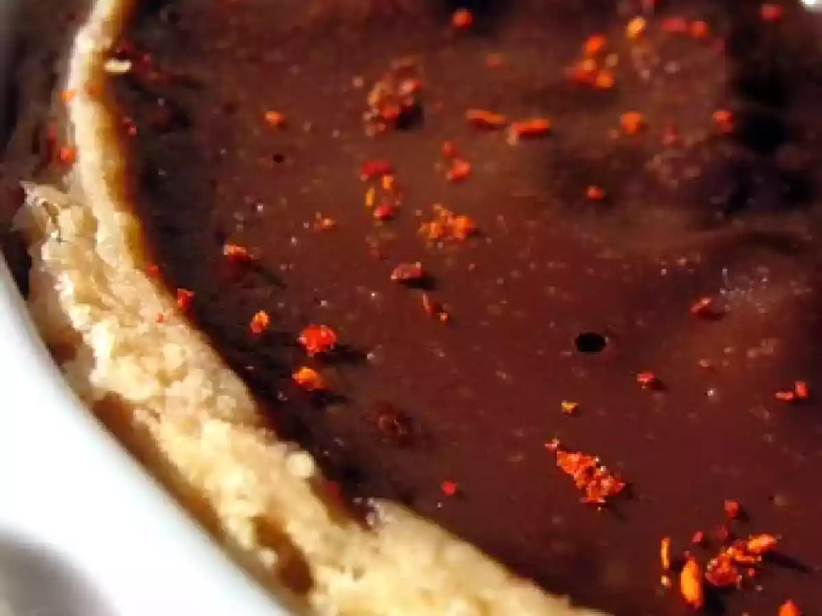 TARTE CHOCOLAT NOIR ET PIMENT D'ESPELETTE