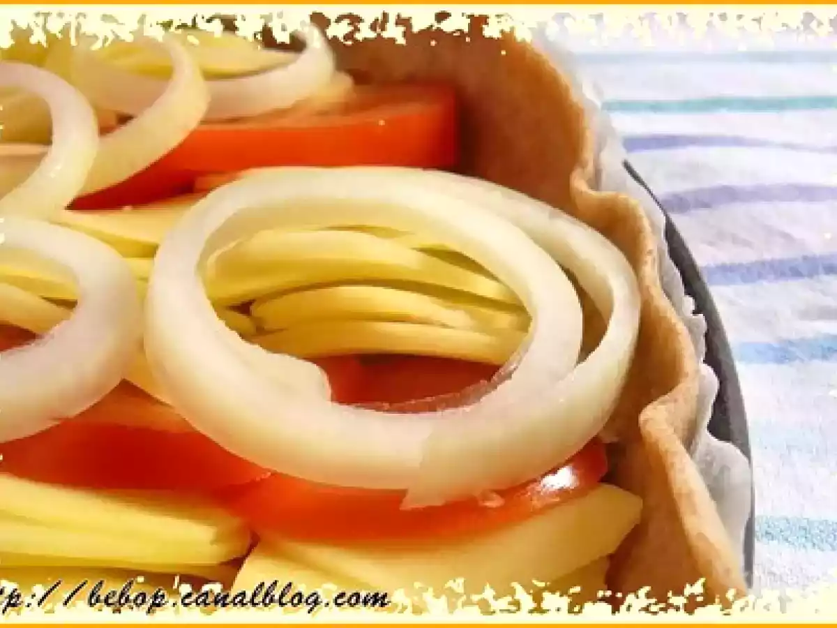 Tarte couronne de pommes de terre et tomates sur un lit de thon - photo 2