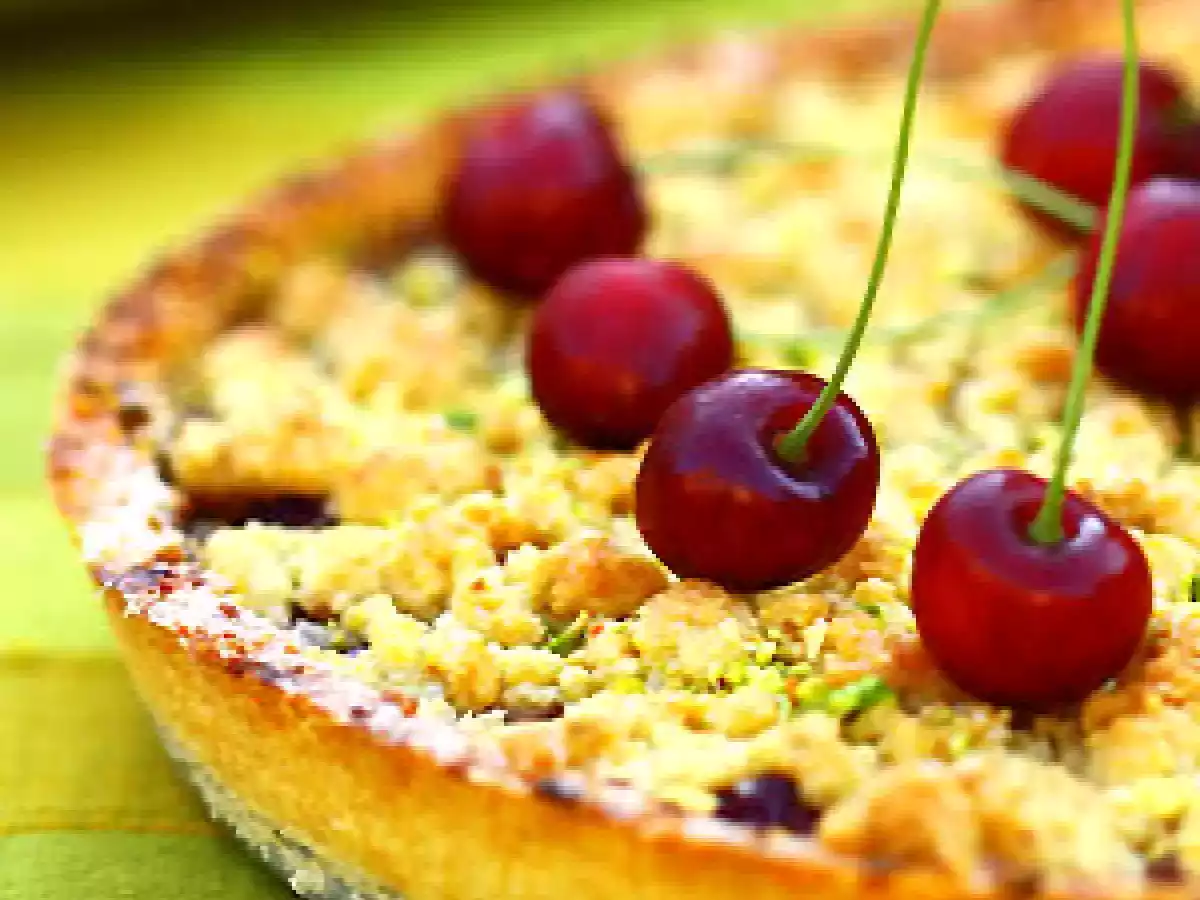 Tarte-crumble aux cerises et aux pistaches