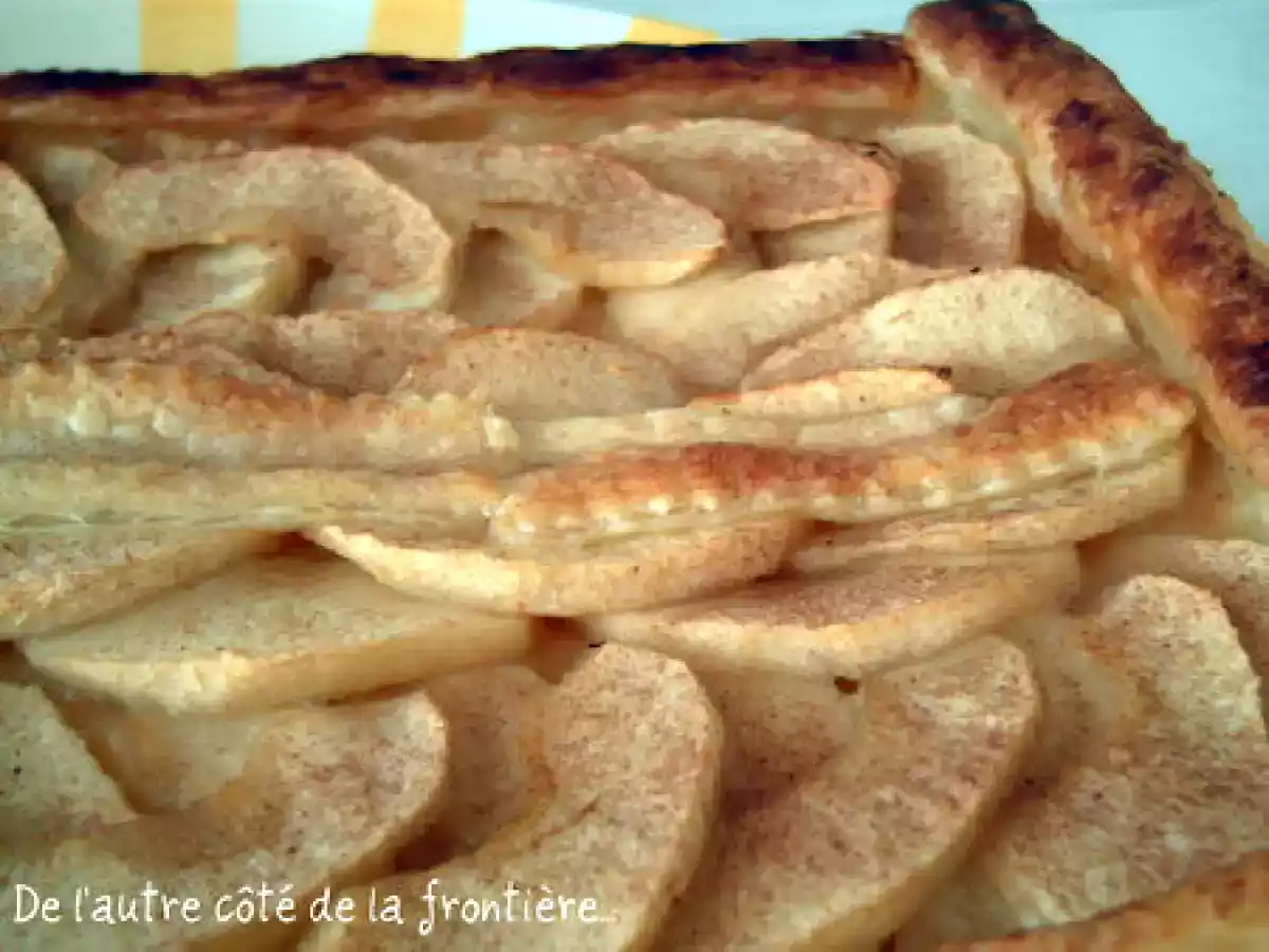 TARTE FEUILLETÉE AUX POMMES
