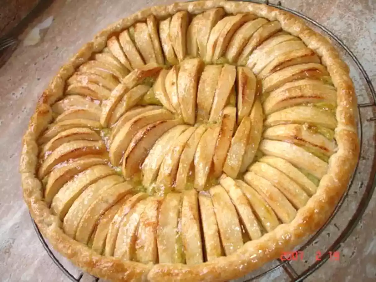Tarte feuilletée aux pommes à la frangipane aux pistaches