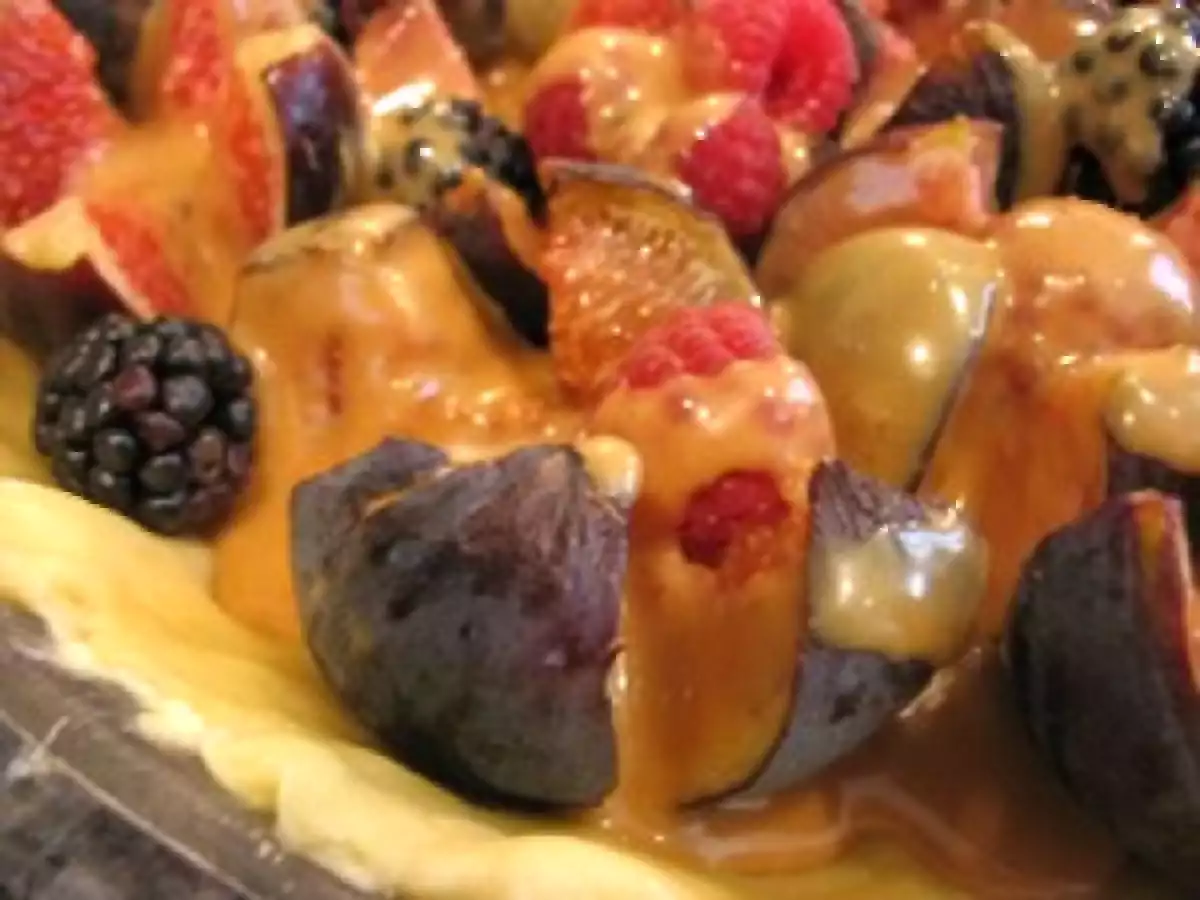 Tarte figues framboises mures et purée d'amande - photo 3