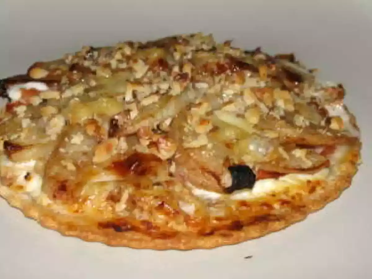 Tarte fine au chèvre, poires, gorgonzola et éclats de noix - photo 2
