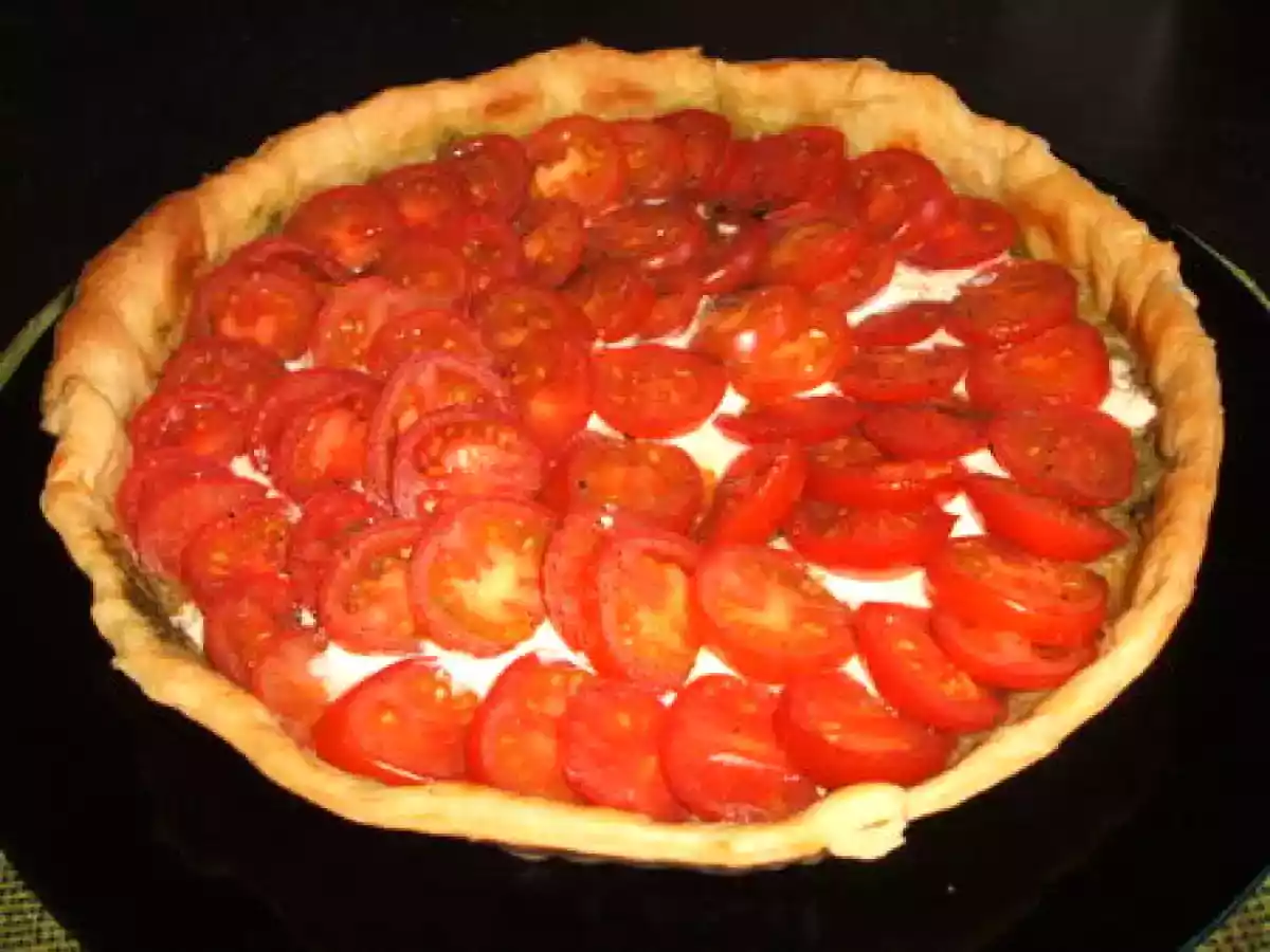 Tarte fine au pesto, aux tomates grappe & au mascarpone
