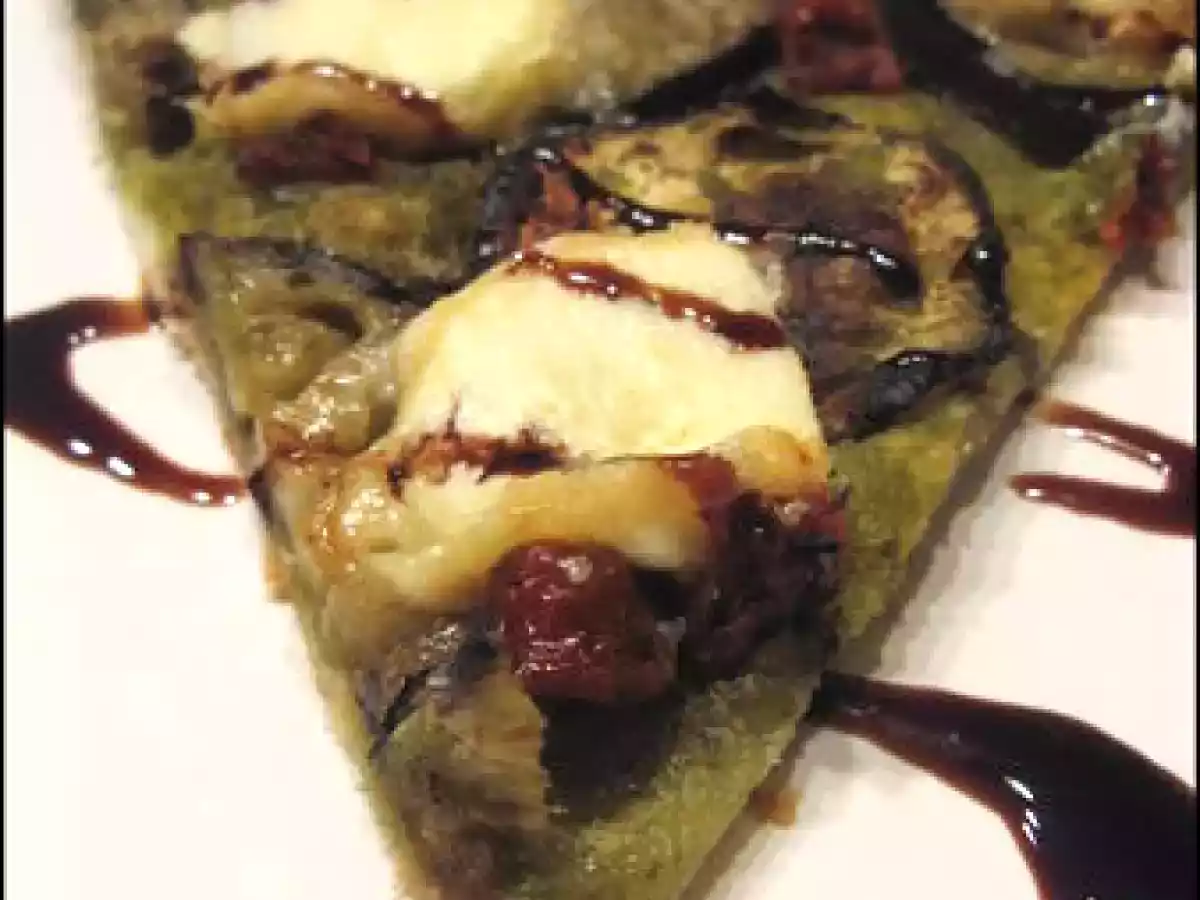 Tarte fine aubergine, pesto et chèvre